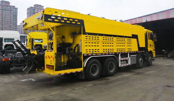 Comparison between simultaneous gravel sealing technology and traditional maintenance technology_1